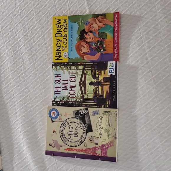 Junior Novel Bundle x3 - Picture 2 of 9
